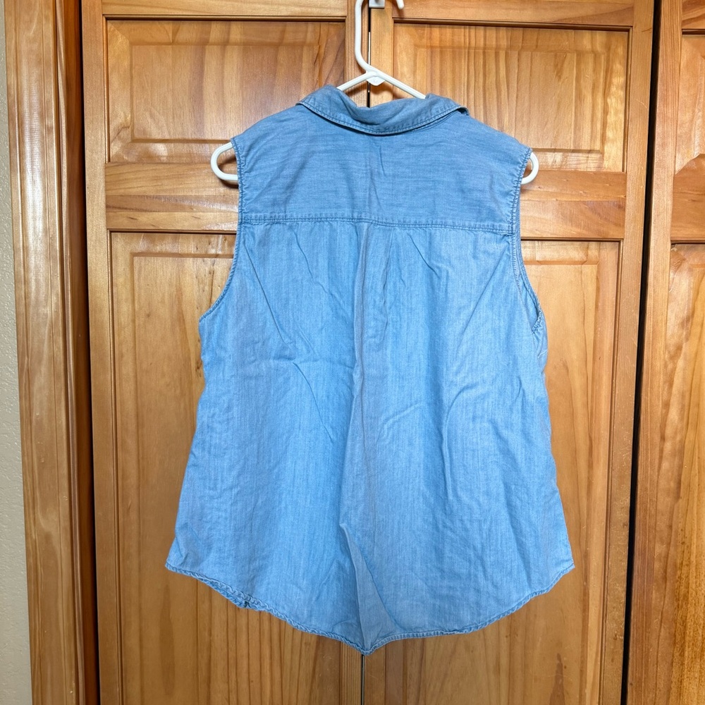 St. John's Bay Light Blue Chambray Button-Up Shirt with Navy Trim - Picture 2 of 4